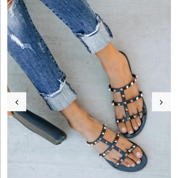 💚NIB Rockstud caged flat sandals size 6/ 6.5 - Picture 2 of 8